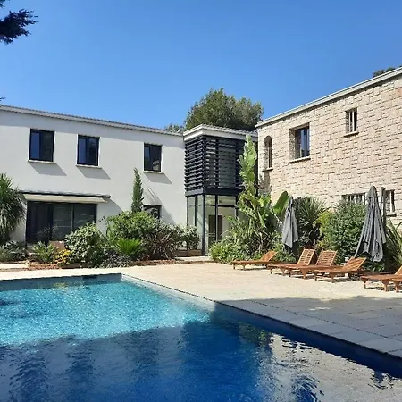 Hpc Suites - Cassis Centre - Parking Gratuit & Piscine Chauffee Hotel 4*